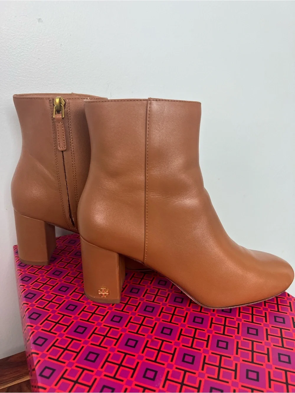 Tory Burch Leather Block Heel Ankle Booties Tan Camel Cognac 6M Classic